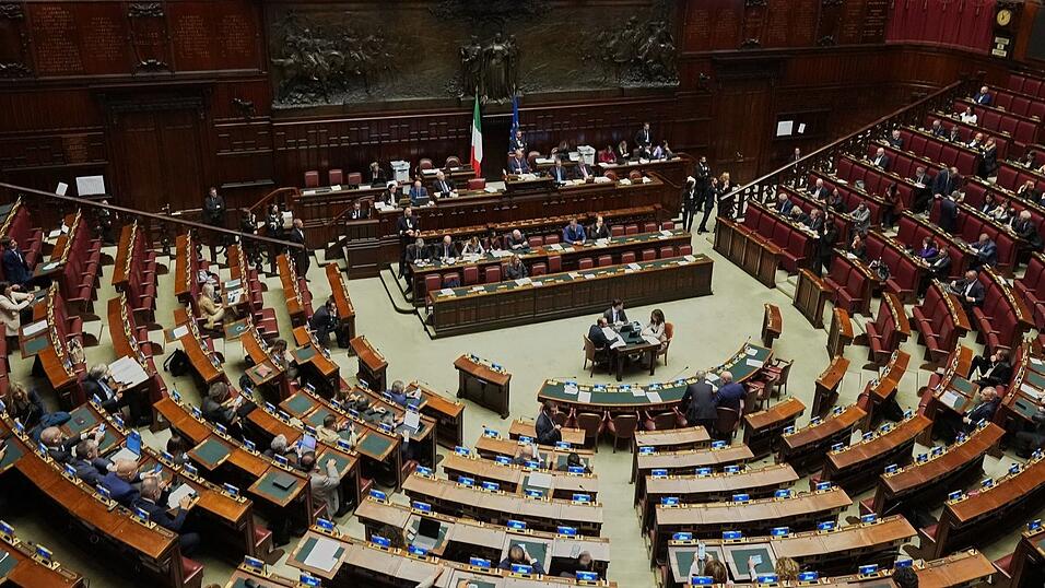 Die umstrittene Wahlrechtsreform hat ihre letzte parlamentarische Hürde genommen. Die umstrittene Wahlrechtsreform hat ihre letzte parlamentarische Hürde genommen.