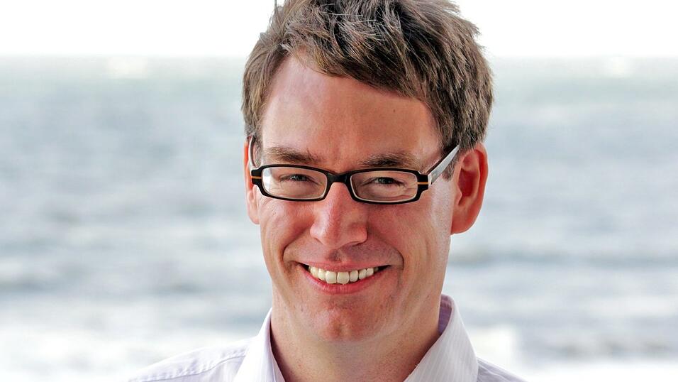 Olaf Kramer ist Professor für Rhetorik und Wissenskommunikation am Seminar für Allgemeine Rhetorik an der Universität Tübingen und geschäftsführender Direktor des Instituts sowie Leiter der Forschungsstelle Präsentationskompetenz. Olaf Kramer ist Professor für Rhetorik und Wissenskommunikation am Seminar für Allgemeine Rhetorik an der Universität Tübingen und geschäftsführender Direktor des Instituts sowie Leiter der Forschungsstelle Präsentationskompetenz.