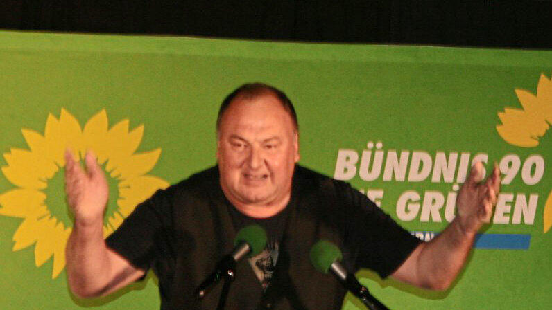 Die Koalition kommt bei der Rede von Erhard Grundl nicht gut weg. Die Koalition kommt bei der Rede von Erhard Grundl nicht gut weg.