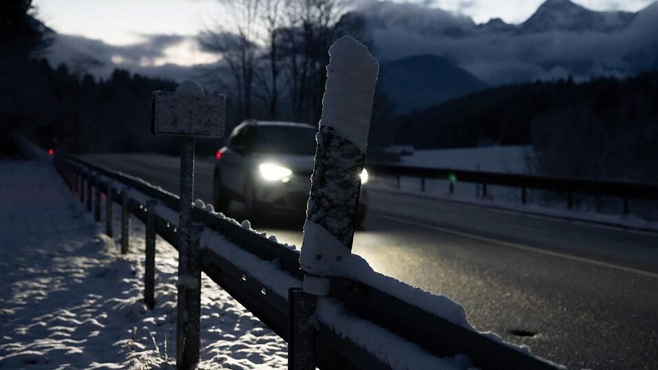 Schnee und Glätte beeinträchtigten auch die Autofahrer im Freistaat. Schnee und Glätte beeinträchtigten auch die Autofahrer im Freistaat.