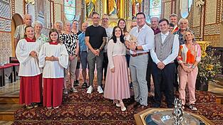 n der Pfarrkirche St. Jakobus in Eschlkam hat die kleine Sophia Julia Stöberl das Sakrament der Taufe empfangen. n der Pfarrkirche St. Jakobus in Eschlkam hat die kleine Sophia Julia Stöberl das Sakrament der Taufe empfangen.