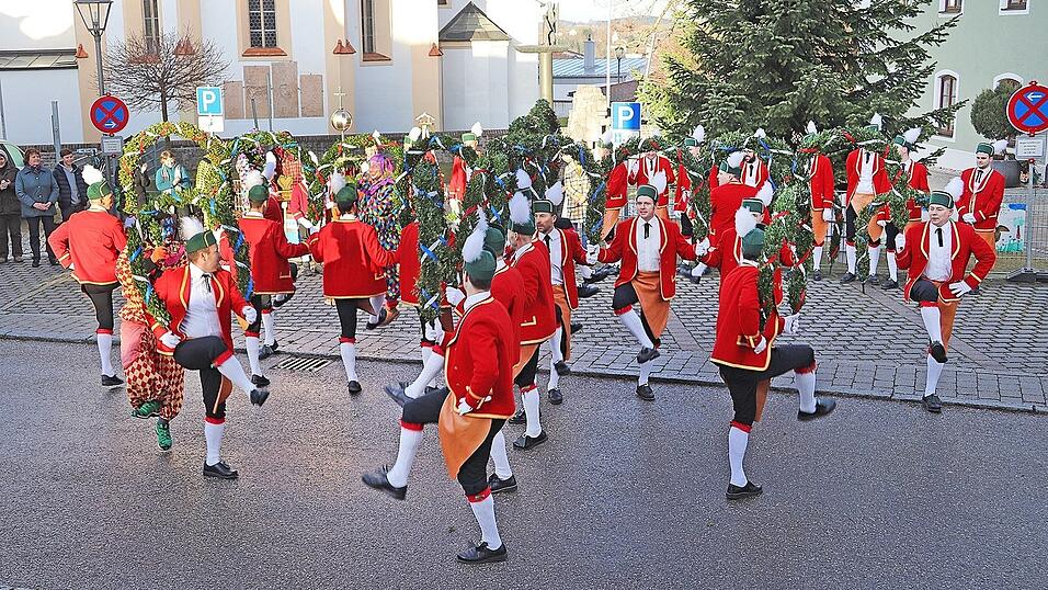 Am Wochenende hatten die Veldener Sch&auml;ffler ihre ersten Auftritte im Markt und dem Umland.