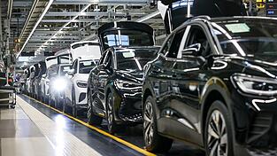 Die E-Auto-Produktion in Zwickau wird im Oktober für eine Woche ruhen. (Archivbild)