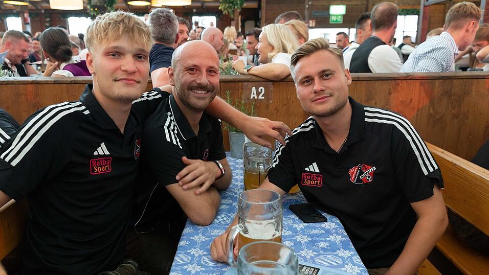 Die Partybilder vom Montag, 10. August, aus dem Festzelt Wenisch. Die Partybilder vom Montag, 10. August, aus dem Festzelt Wenisch.