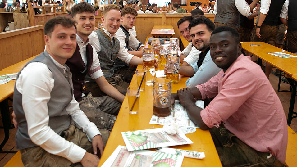 Die Partybilder vom Sonntag, 10. August, aus dem Festzelt Weckmann. Die Partybilder vom Sonntag, 10. August, aus dem Festzelt Weckmann.