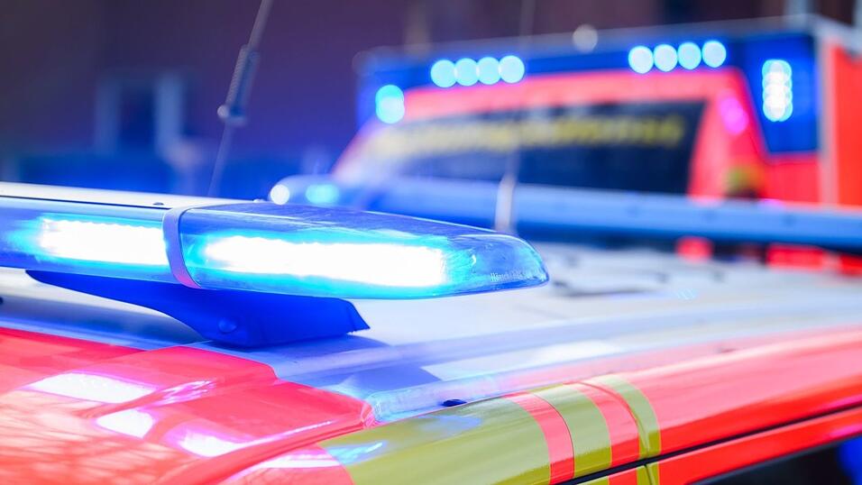 Feuerwehr und Polizei kümmerten sich um die Verunfallte bei Marktschellenberg. (Symbolbild) Feuerwehr und Polizei kümmerten sich um die Verunfallte bei Marktschellenberg. (Symbolbild)