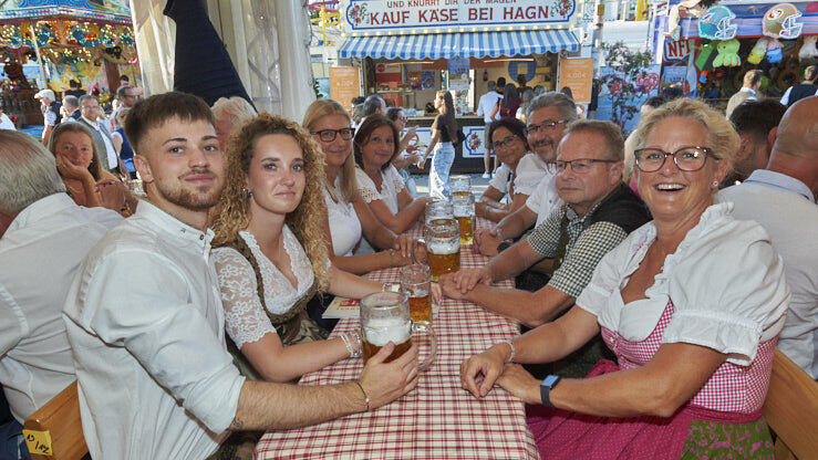 Die Partybilder vom Dienstag, 11. August, aus dem Festzelt Lechner. Die Partybilder vom Dienstag, 11. August, aus dem Festzelt Lechner.