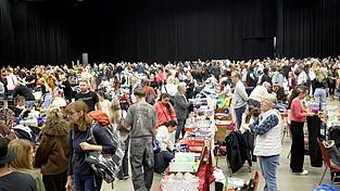 Eindrücke vom Nachthallenflohmarkt.
