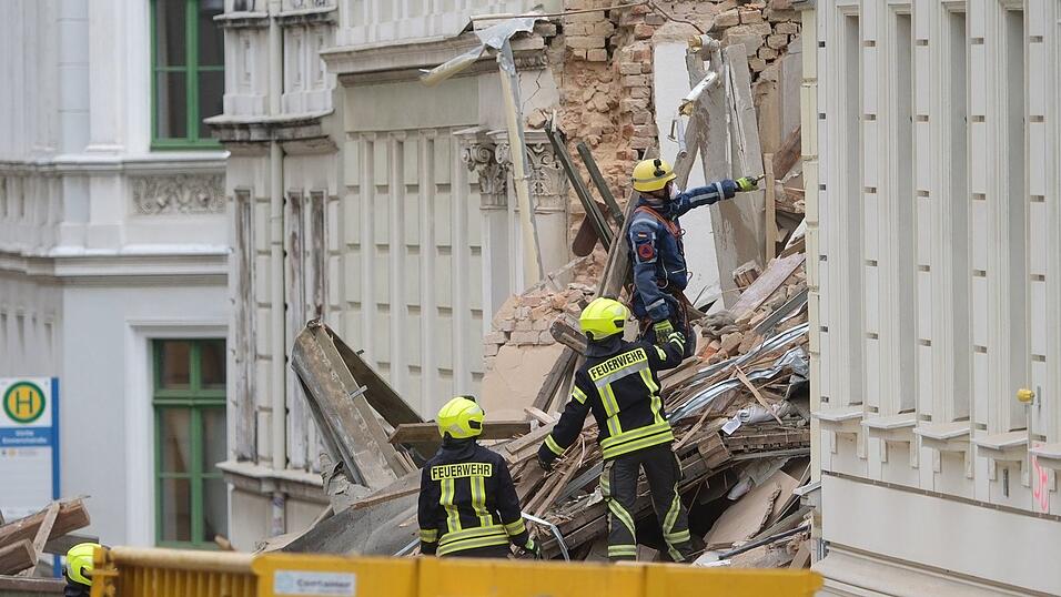 Feuerwehr und Technisches Hilfswerk sind in Görlitz im Dauereinsatz. Feuerwehr und Technisches Hilfswerk sind in Görlitz im Dauereinsatz.