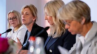 Die Bildungsminister der Länder haben gemeinsame Ziele und Maßnahmen zur Stärkung der Medienkompetenz in der Schule verabschiedet. (Symbolbild) Die Bildungsminister der Länder haben gemeinsame Ziele und Maßnahmen zur Stärkung der Medienkompetenz in der Schule verabschiedet. (Symbolbild)
