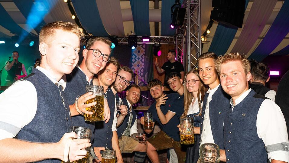 Die Partybilder vom Sonntag, 16. August, aus dem Festzelt Wenisch. Die Partybilder vom Sonntag, 16. August, aus dem Festzelt Wenisch.