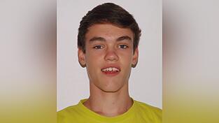 Simon ist 15 Jahre alt. Er wohnt in Wörth an der Donau. Simon ist 15 Jahre alt. Er wohnt in Wörth an der Donau.