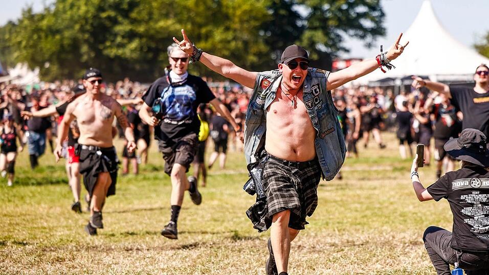 Die meisten Festivalbesucher haben die Hitze vertragen. Die meisten Festivalbesucher haben die Hitze vertragen.