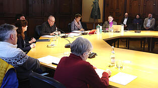 Rechtsreferentin und Wahlleiterin Claudia Kerschbaumer (rechts) leitete am Dienstag die Sitzung des Wahlausschusses.