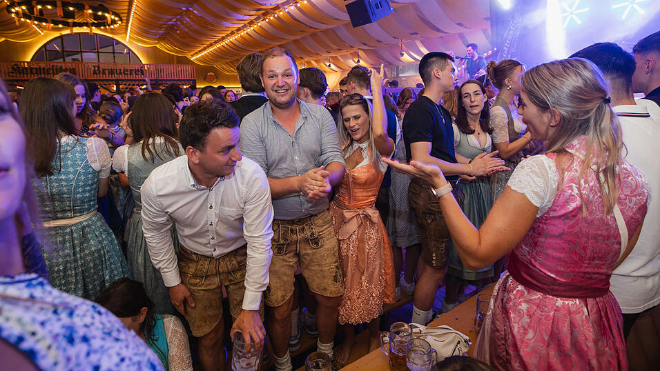Die Partybilder vom Sonntag, 18. August, aus dem Festzelt Nothaft. Die Partybilder vom Sonntag, 18. August, aus dem Festzelt Nothaft.