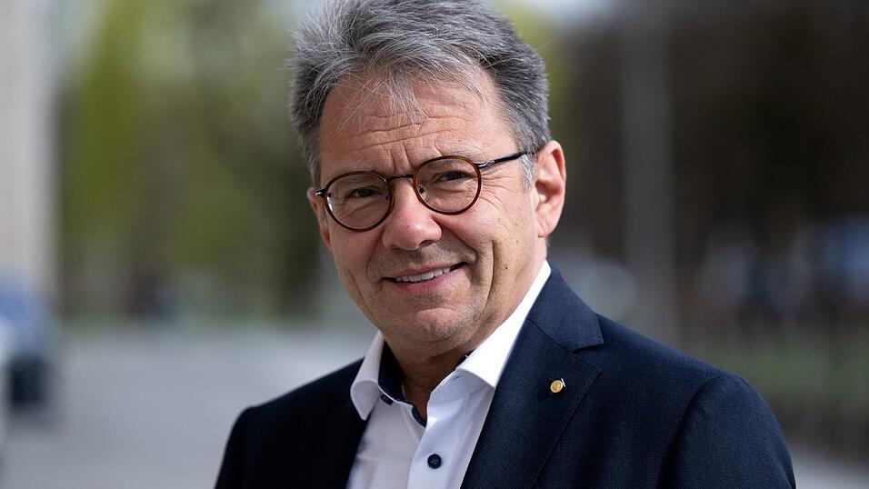 Landkreistagspräsident Karmasin sorgt sich um die Finanzlage der Kommunen. (Archivbild)