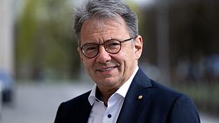 Landkreistagspräsident Karmasin sorgt sich um die Finanzlage der Kommunen. (Archivbild)