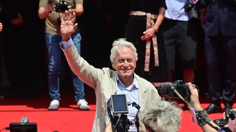 Auch der US-Schauspieler und Produzent Michael Douglas gab sich in diesem Jahr beim Karlsbader Filmfestival die Ehre. (Archivbild) Auch der US-Schauspieler und Produzent Michael Douglas gab sich in diesem Jahr beim Karlsbader Filmfestival die Ehre. (Archivbild)
