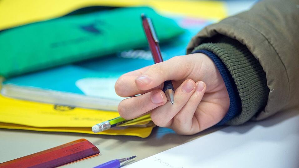 In Bayern drehten zuletzt deutlich mehr als 40.000 Kinder und Jugendliche eine sogenannte Ehrenrunde. (Symbolbild)