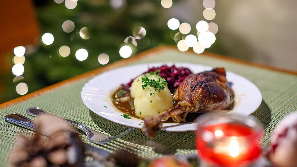 Wird der Gänsebraten im Restaurant auch als Folge der Geflügelpest teuer? (Symbolbild) Wird der Gänsebraten im Restaurant auch als Folge der Geflügelpest teuer? (Symbolbild)