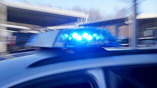 Der Mann lieferte sich eine Verfolgungsfahrt mit der Aschaffenburger Polizei. (Symbolbild)
