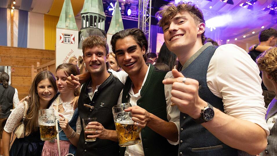 Die Partybilder vom Freitag, 7. August, aus dem Festzelt Reisinger. Die Partybilder vom Freitag, 7. August, aus dem Festzelt Reisinger.