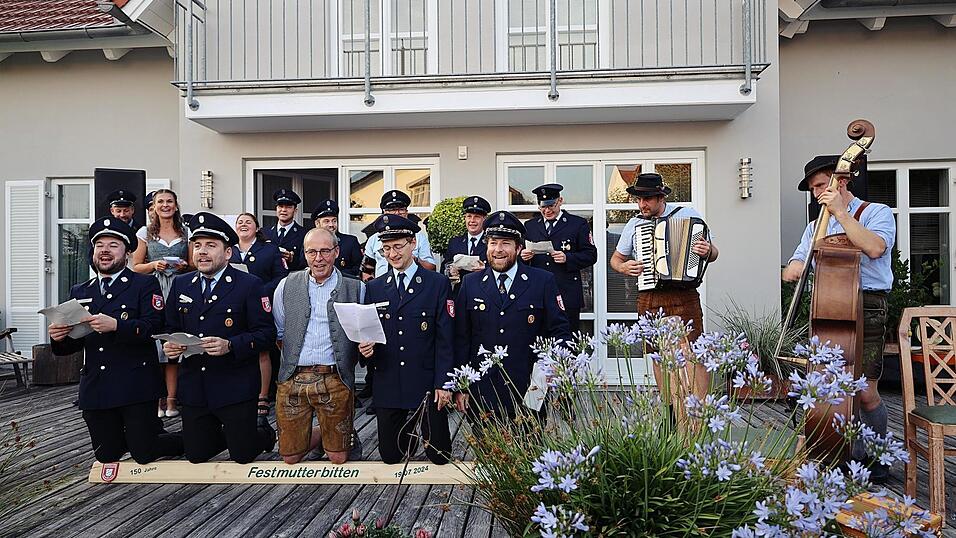 Beim Scheitelknien durfte Bürgermeister Martin Hiergeist, Schirmherr des kommenden Gründungsfestes, einspringen. Beim Scheitelknien durfte Bürgermeister Martin Hiergeist, Schirmherr des kommenden Gründungsfestes, einspringen.