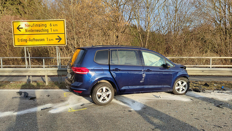 An der Flughafentangente Ost hat es am Mittwochmorgen gekracht.