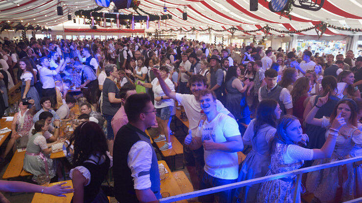 Die Partybilder vom Samstag, 9. August, aus dem Festzelt Lechner. Die Partybilder vom Samstag, 9. August, aus dem Festzelt Lechner.