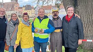 Eugen Daser (von links), Sabine Daser, Franziska Neppl als 'Fanni Punktum', Thomas Roy, Maximilian Meier als 'Siggi' und Nadine Guggenberger. Eugen Daser (von links), Sabine Daser, Franziska Neppl als 'Fanni Punktum', Thomas Roy, Maximilian Meier als 'Siggi' und Nadine Guggenberger.