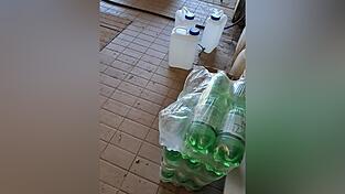 Als Notreserven standen Trinkwasserflaschen zur Verfügung. Als Notreserven standen Trinkwasserflaschen zur Verfügung.