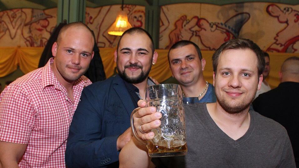 Die Fr&uuml;hjahrsdult 2017 in Landshut neigt sich dem Ende entgegen. Grund genug, noch einmal richtig in den Bierzelten zu feiern - abgerundet vom traditionellen Feuerwerk.