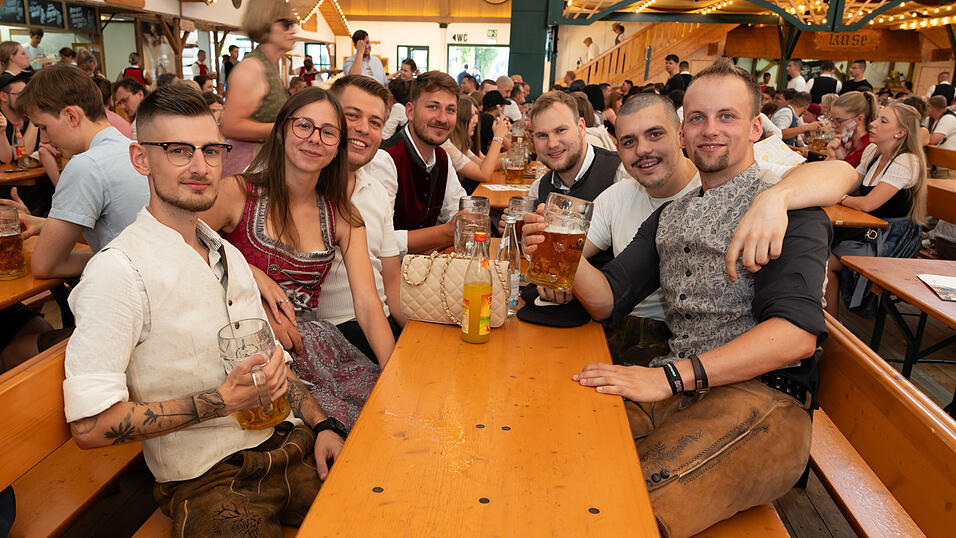 Die Partybilder vom Sonntag, 11. August 2024, aus dem Festzelt Nothaft. Die Partybilder vom Sonntag, 11. August 2024, aus dem Festzelt Nothaft.