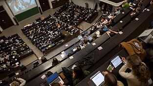 Mehr als 403.000 Studierende starten im Wintersemester 2026/2027 an den Hochschulen im Freistaat. (Archivbild) Mehr als 403.000 Studierende starten im Wintersemester 2026/2027 an den Hochschulen im Freistaat. (Archivbild)