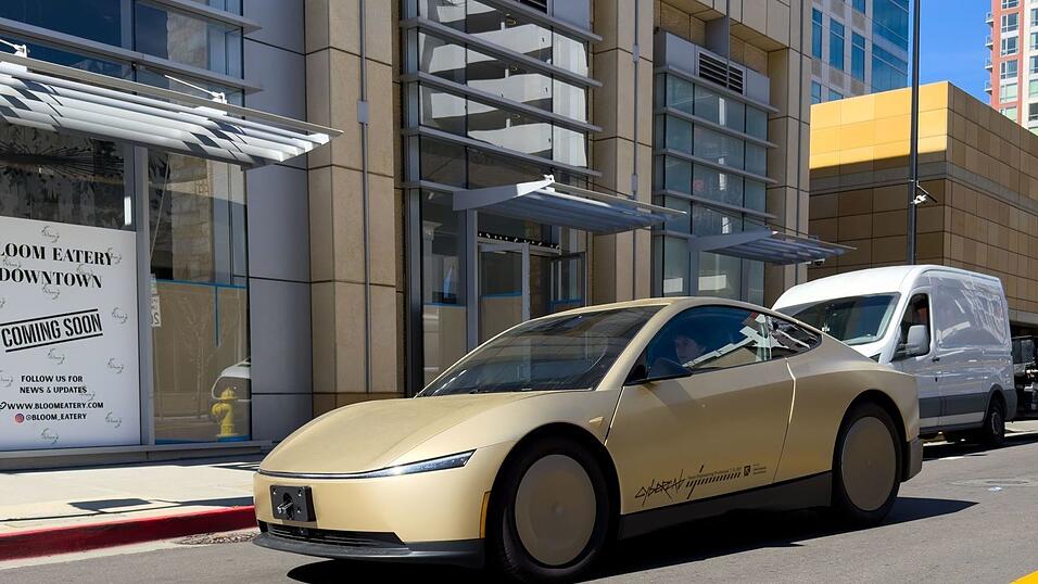 Auch Teslas geplantes Robotaxi ohne Lenkrad und Pedale soll nur mit Kameras als Sensoren auskommen. (Archivbild)