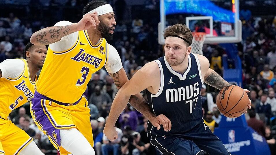 Anthony Davis (links) von den Los Angeles Lakers und Luka Dončić von den Dallas Mavericks tauschen wohl die Teams. Anthony Davis (links) von den Los Angeles Lakers und Luka Dončić von den Dallas Mavericks tauschen wohl die Teams.