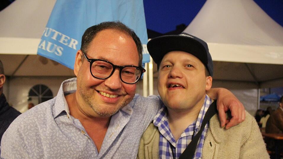 Viele Landshuter genossen ihren Freitagabend auf dem Bismarckplatzfest.