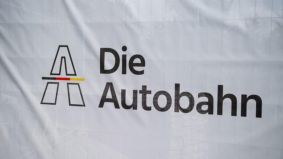 Autofahrer brauchen auf der A7 Geduld. (Symbolbild)