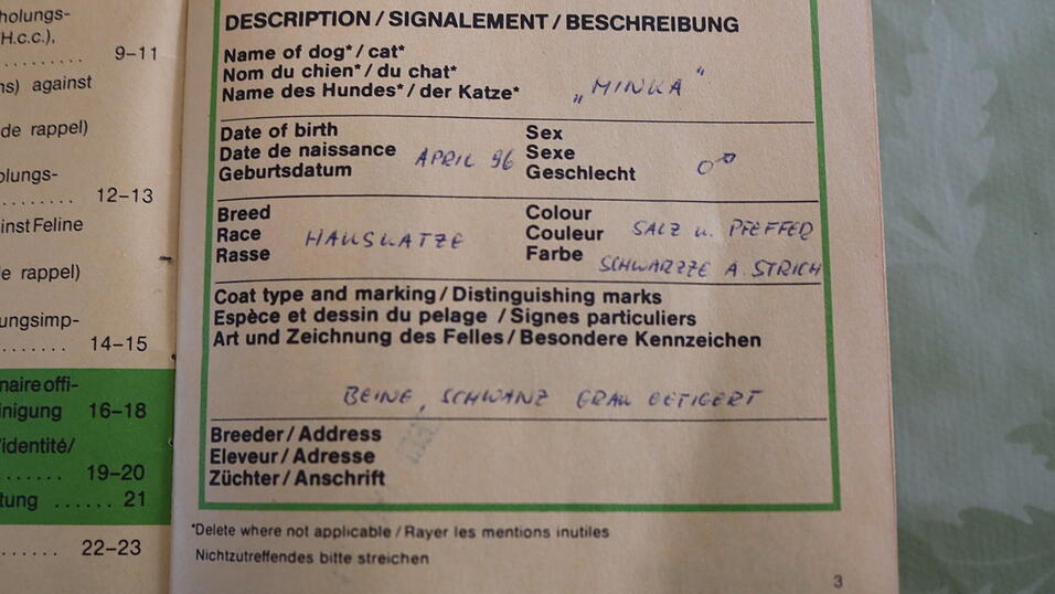 Geboren April 96. Das beweist Minkas Impfpass. Zwar ist hier ein männliches Gender-Symbol eingetragen - Familie Zistler ist sich aber, dass es sich hierbei um ihre Katzendame Minka handelt und möglicherweise dem Tierarzt damals ein Flüchtigkeitsfehler unterlaufen ist. 