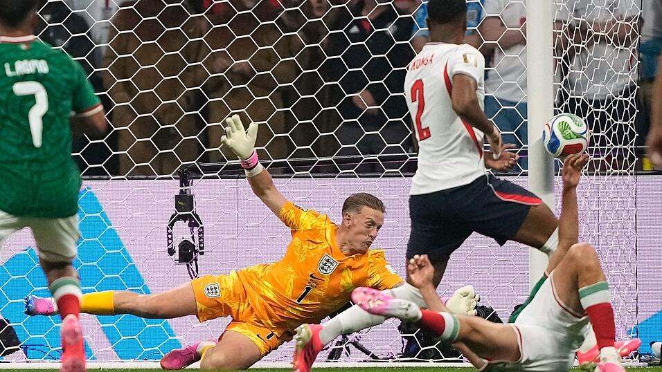 Jordan Pickford rettete die Engländer mehr als einmal. Jordan Pickford rettete die Engländer mehr als einmal.