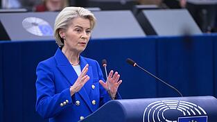EU-Kommissionspräsidentin Ursula von der Leyen hatte sich bereits im Juli einem Misstrauensvotum stellen müssen. (Archivbild)