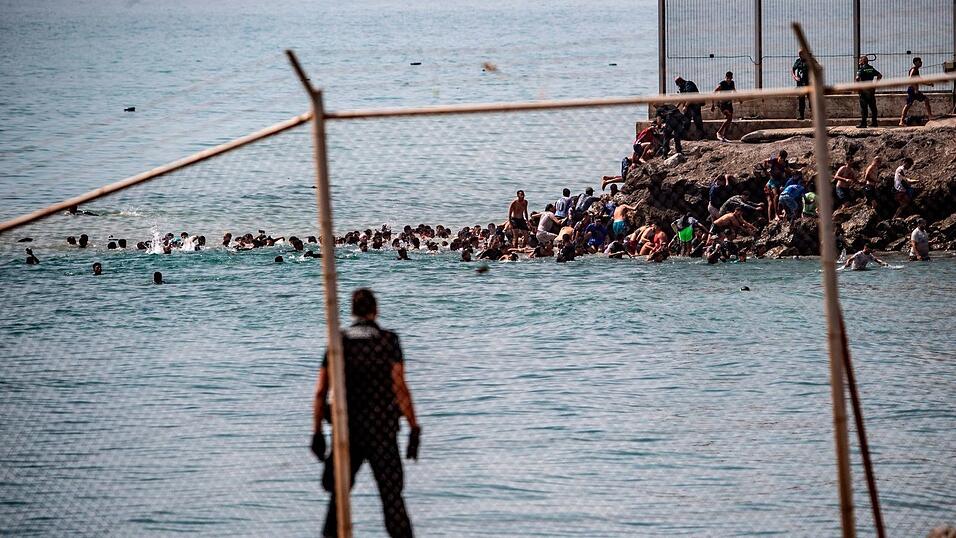 Viele schaffen es nicht und ertrinken beim Versuch, Ceuta zu erreichen.