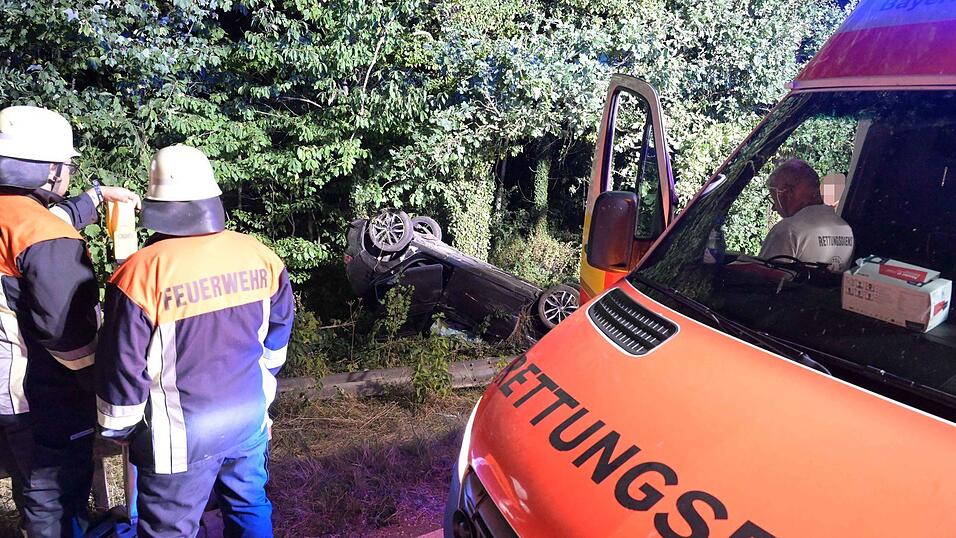 Auf der Kreisstraße LA2 zwischen Vilsbiburg und Seyboldsdorf gab es bei Hippenstall den zweiten Unfall binnen weniger Tage. Auf der Kreisstraße LA2 zwischen Vilsbiburg und Seyboldsdorf gab es bei Hippenstall den zweiten Unfall binnen weniger Tage.