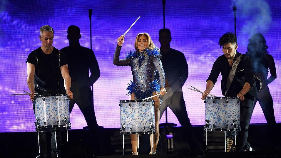 Superstar Helene Fischer verzauberte am Dienstagabend das Publikum in der Münchner Olympiahalle mit einer grandiosen Show. Superstar Helene Fischer verzauberte am Dienstagabend das Publikum in der Münchner Olympiahalle mit einer grandiosen Show.