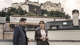 Vor malerischer Kulisse: Fritz Karl als Gerichtspsychologe Thomas Meiberger und Ulrike C. Tscharre als Staatsanwältin Barbara Simma