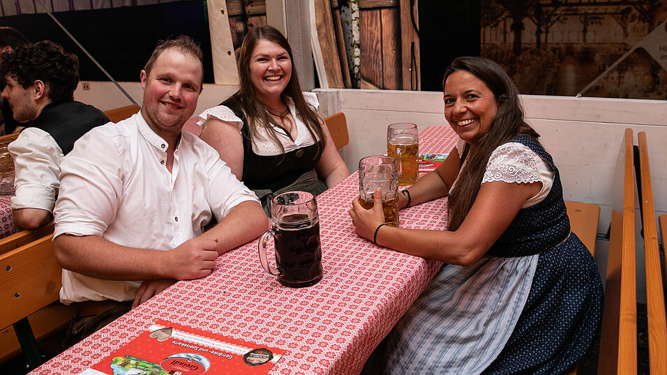 Die Partybilder vom Montag, 18. August, aus dem Festzelt Greindl. Die Partybilder vom Montag, 18. August, aus dem Festzelt Greindl.