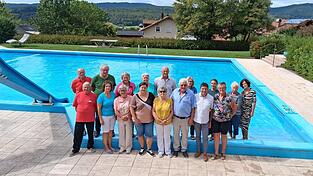 Das aktive Team des Fördervereins Freibad Grafenwiesen, das auch die zurückliegende Saison mit Bravour meisterte, zusammen mit Bürgermeisterin Sabine Steinlechner. Das aktive Team des Fördervereins Freibad Grafenwiesen, das auch die zurückliegende Saison mit Bravour meisterte, zusammen mit Bürgermeisterin Sabine Steinlechner.