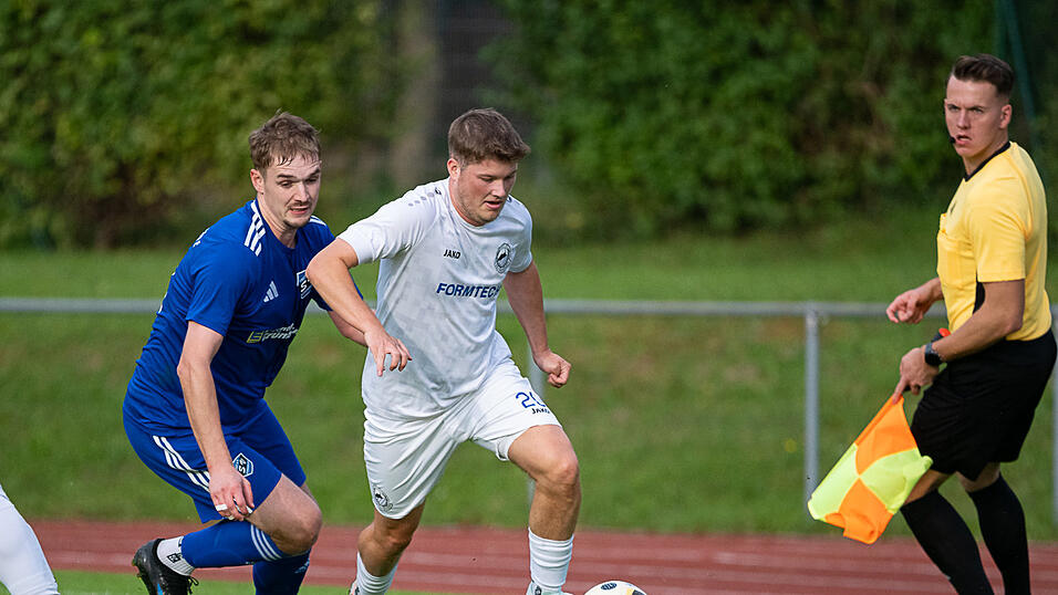 Gegen den TSV Bad Abbach muss Trainer Peter Gallmaier unter anderem auf Tobias Haumer (weiß) verzichten.