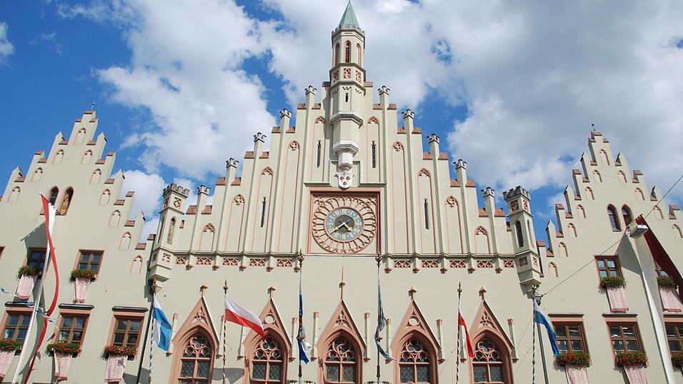 Das Gesamtvolumen des Haushalts der Stadt Landshut liegt bei 425,7 Millionen Euro.