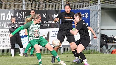 Der Sieg des SV Thenried (in Grün) gegen den TSV Buchenberg war trotz der drei Gegentore nie in Gefahr.